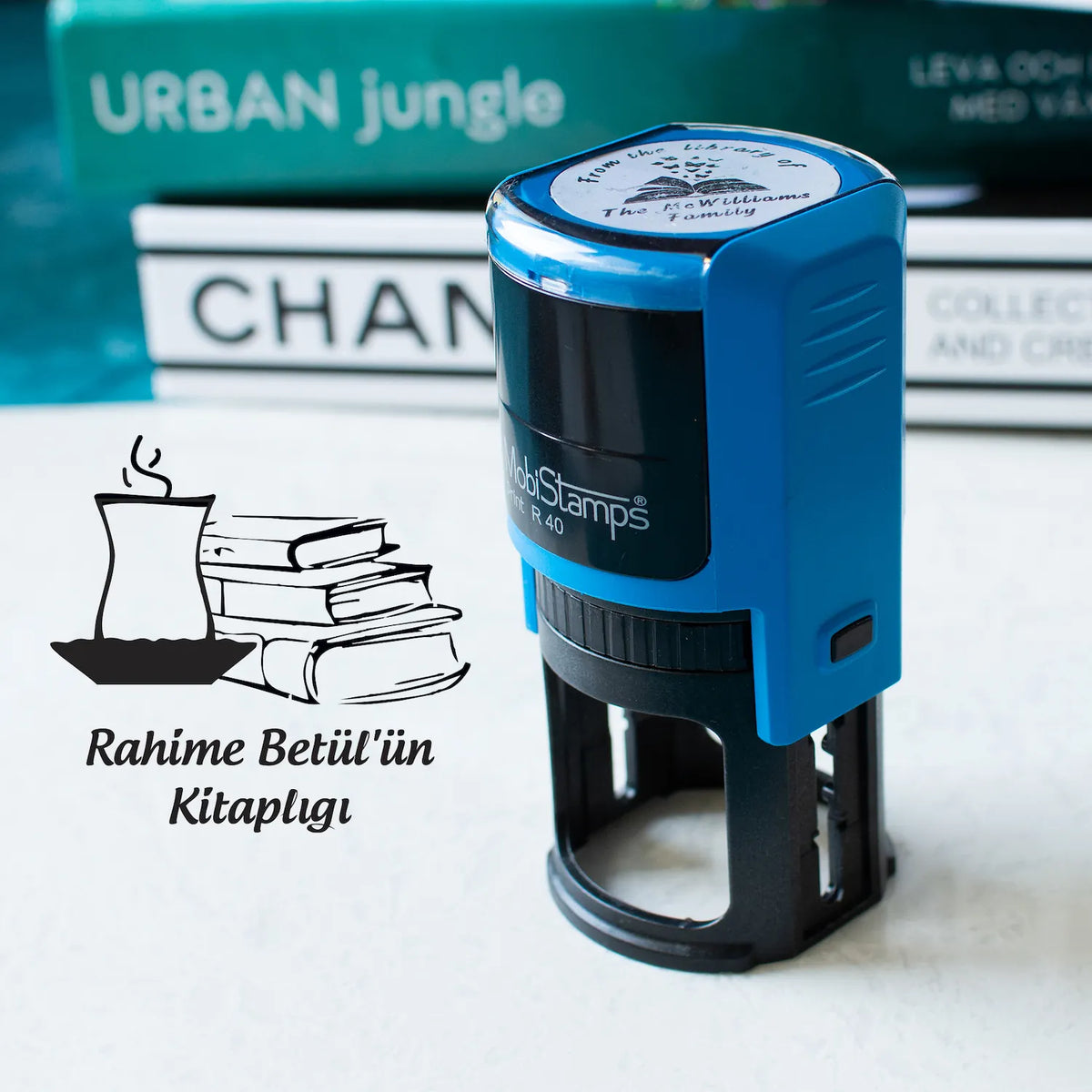 Çay Bardağı ve Kitap Damgası