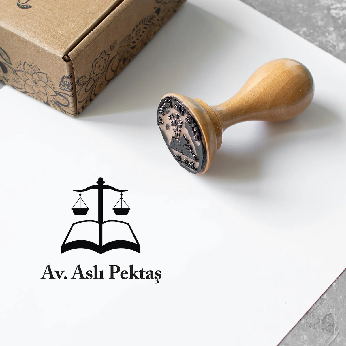 Kitap ve Adalet Terazisi Damgası