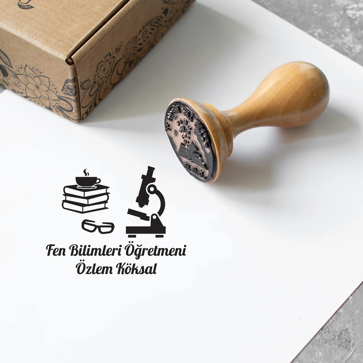Fen Bilimleri Öğretmeni Okuyor Mührü